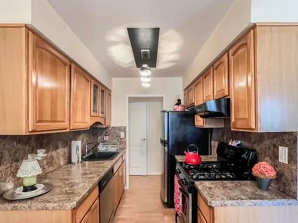 2 Elmwood Park Drive image 3 of 17