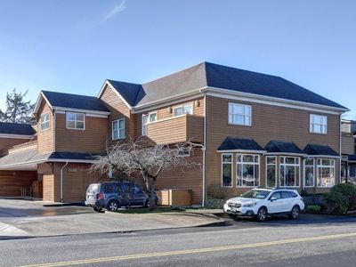123 S Hemlock St #204, Cannon Beach, OR, 97110