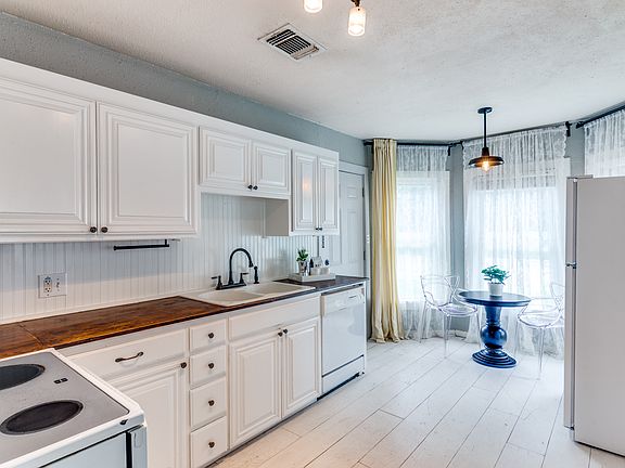 4th image of 4039 Locke Ave #A