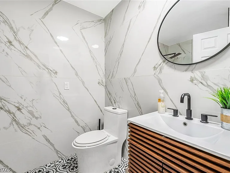 5576 W Rochelle Ave #22A — Photo 20