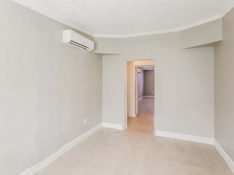 5319 NE 17th Ave — Photo 7