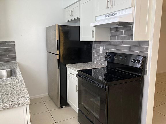 3rd image of 1724 Johnson St #6