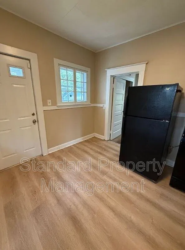 2 bed, 1.0 bath, $1,100 — Photo 3