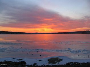 105 Waters Edge Way, Tafton, PA 18464