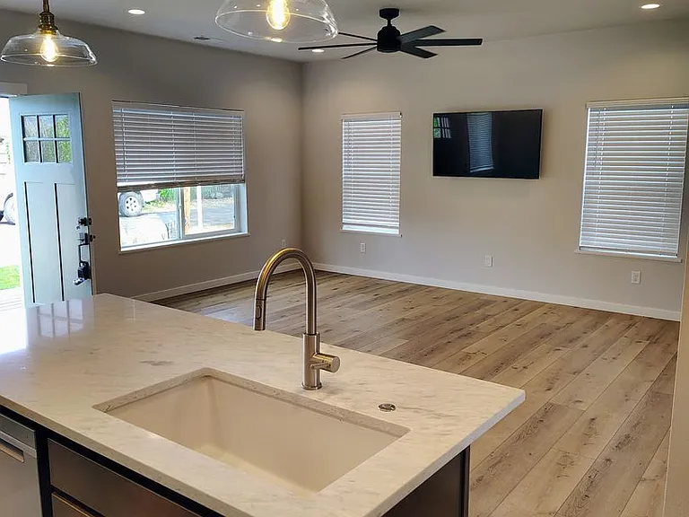 437 W Fair St — Photo 1