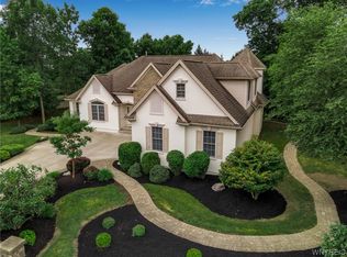 295 Via Foresta Ln, Williamsville, NY 14221