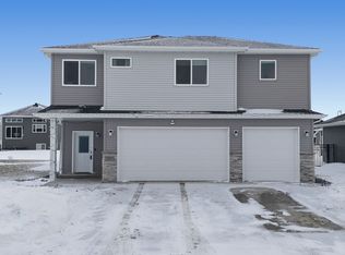 413 Hampton Dr W, Moorhead, MN 56560