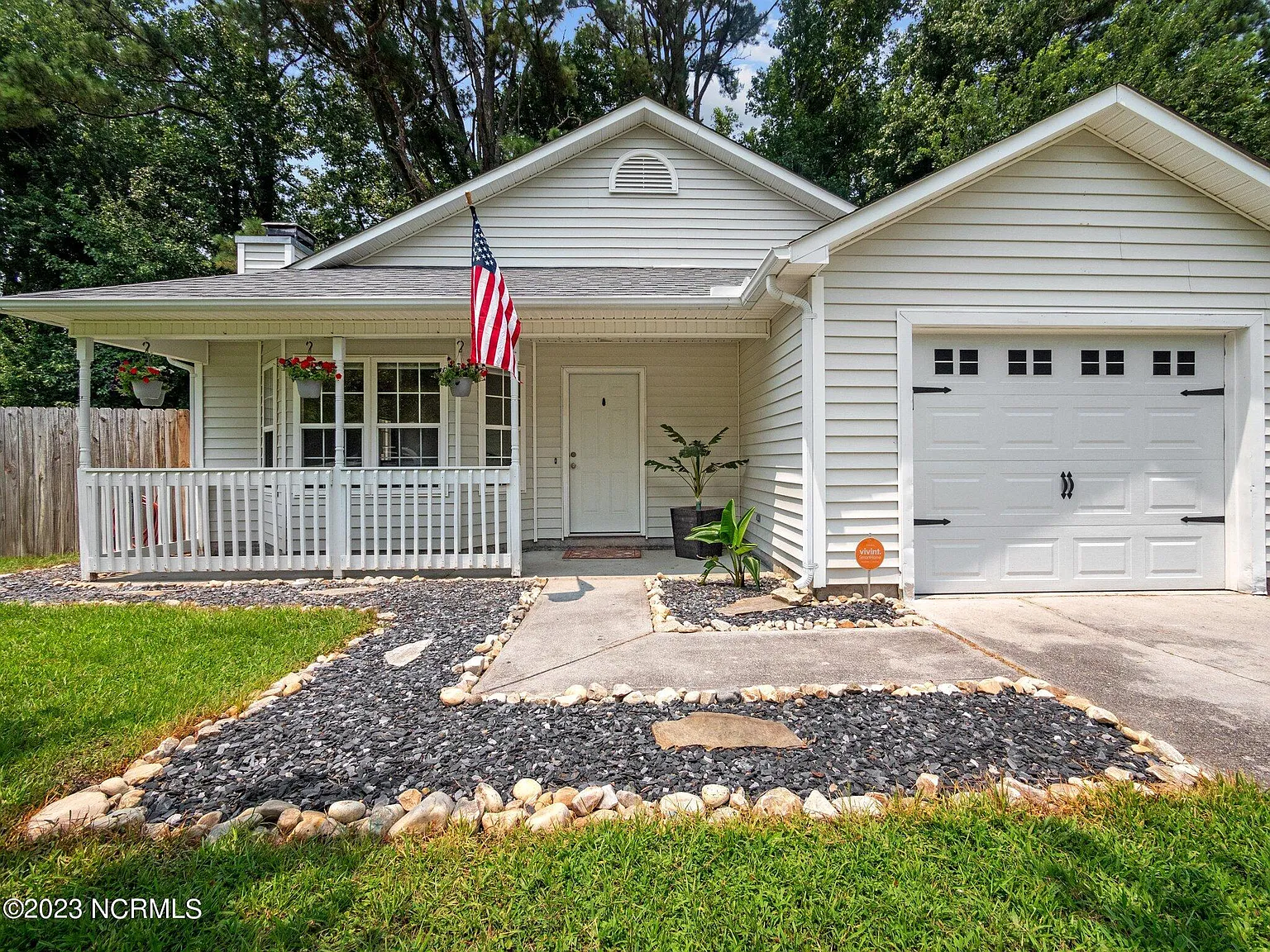 4 bed, 2.0 bath, 1412 sqft, $1,850 — Photo 4