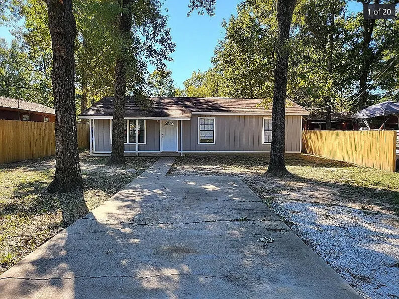 3 bed, 1.5 bath, 1008 sqft, $1,250 — Photo 1