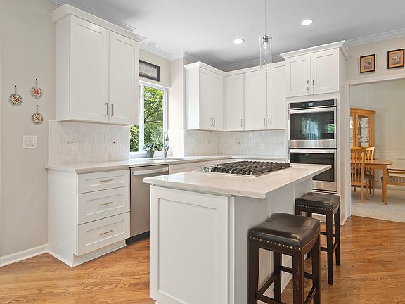 3rd image of 1342 N Wellington Ct