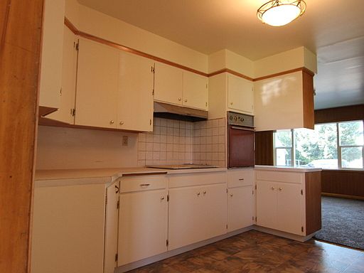 2nd image of 2616 W Broadway St