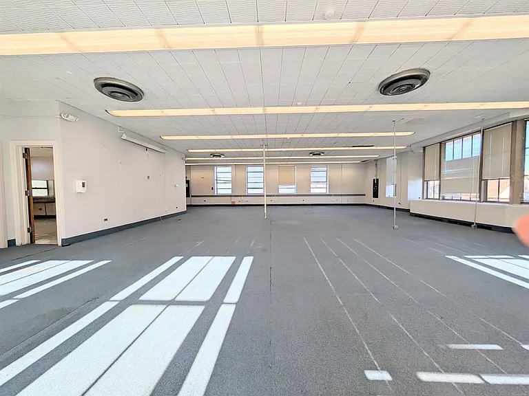 1071 E Main St #1 — Photo 32