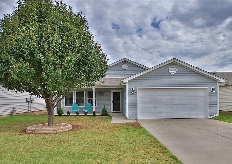 1st image of 425 Leopard Lily Dr