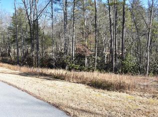 62 Crystal Cove Dr, Hendersonville, NC 28739