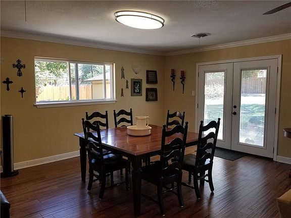 4th image of 1009 Elm Ln