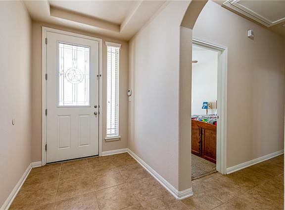 5th image of 104 Lake Texana Ct
