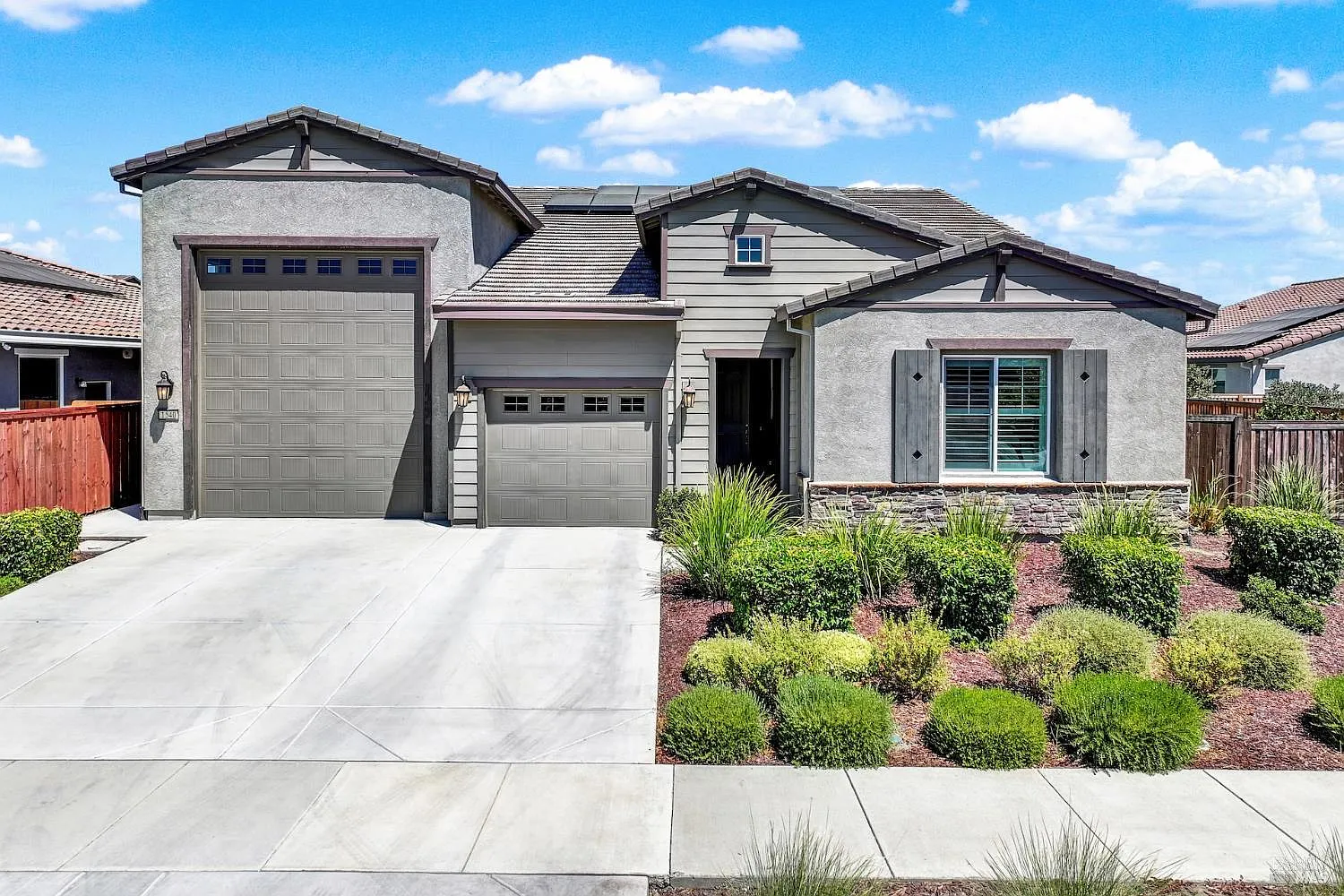 1540 Blossom Way photo 1