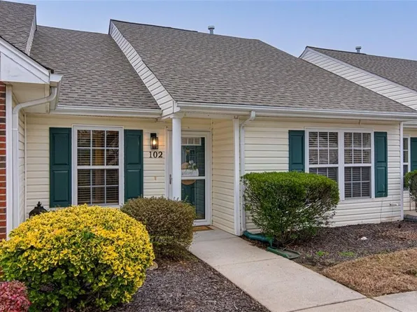 102 Bowen Lake Dr, Kernersville, NC 27284