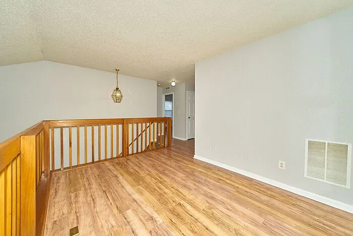 8133 Maple Stream Ln — Photo 11