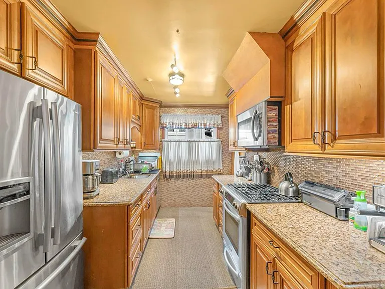 97 Greenvale Ave #1 — Photo 1