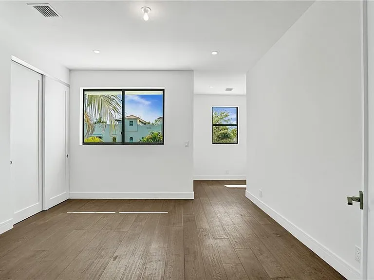 1211 SE 1st St — Photo 30