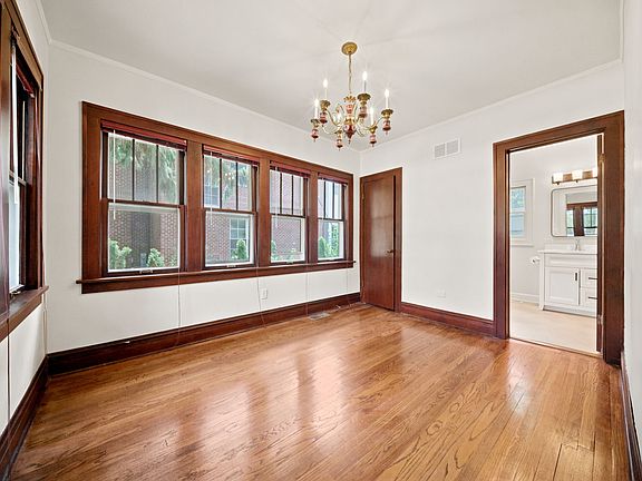 5th image of 1110 N Wheaton Ave
