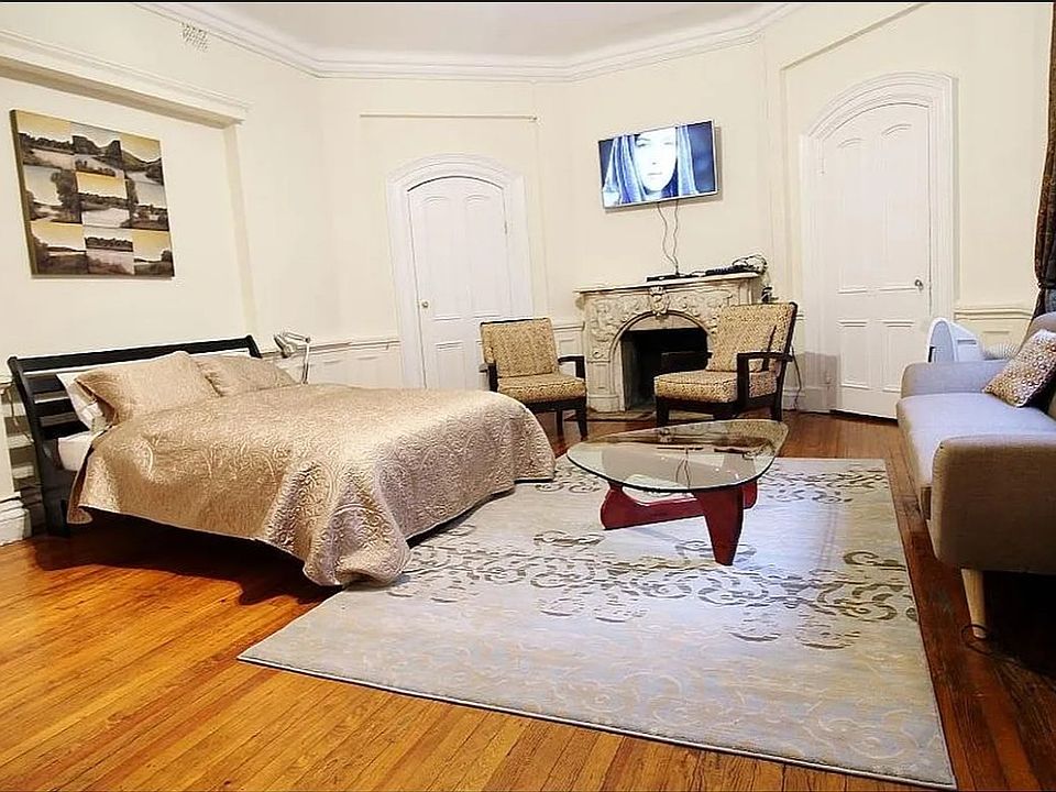 1st image of 49 Irving Pl APT 1R