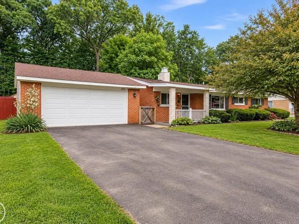 52161 Brentwood Dr, Shelby Township, MI 48316