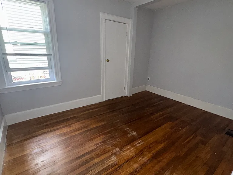 34 Grove St #Q — Photo 4