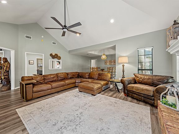 3rd image of 9605 Oak Springs Dr
