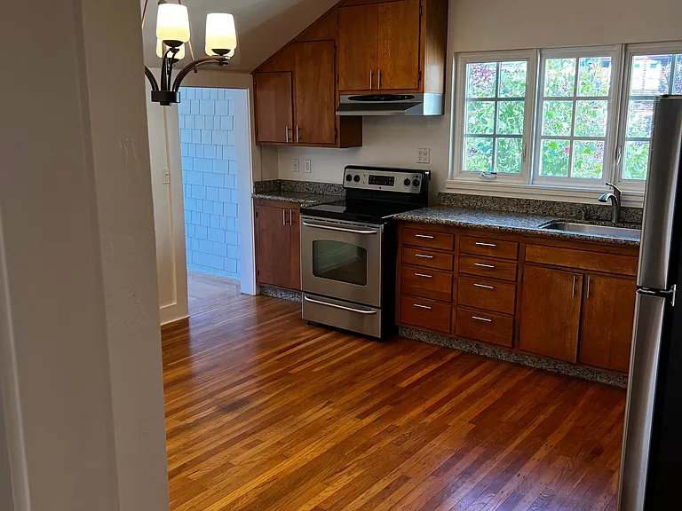 2521 Ashby Ave — Photo 10