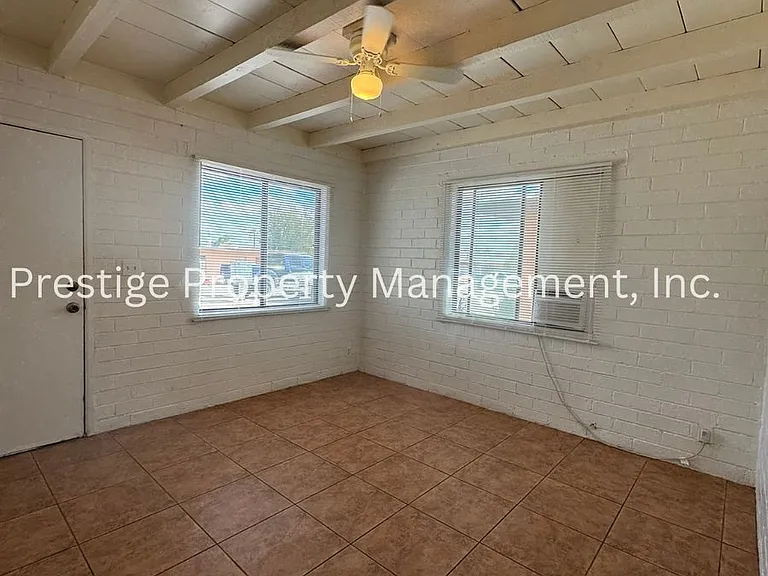 2201 E Grant Rd #19 — Photo 3