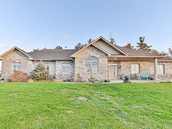 2nd image of 23 Oak Lake Rd