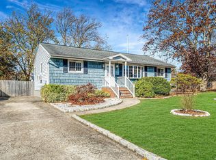 3 Stirrup Ln, Centereach, NY 11720