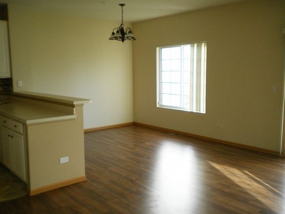 2nd image of 621 Foxridge Dr