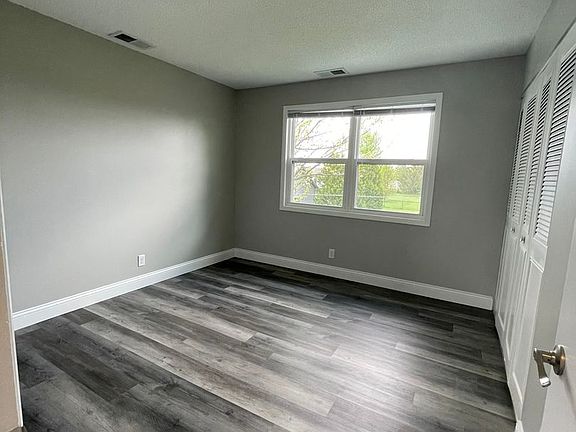 4th image of 905 Manor Dr #7