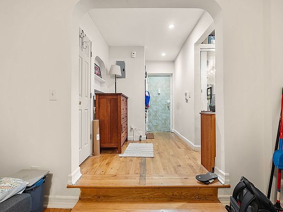 3rd image of 1200 Woodycrest Ave APT 4A