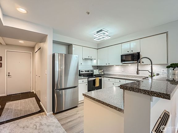 4th image of 232 Belmont Avenue E #205