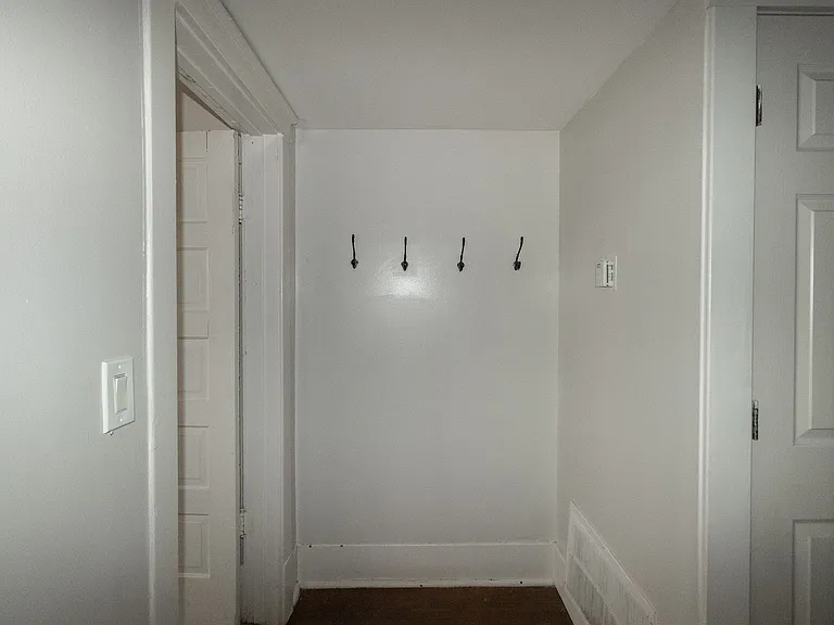 1107 E Walnut St — Photo 10