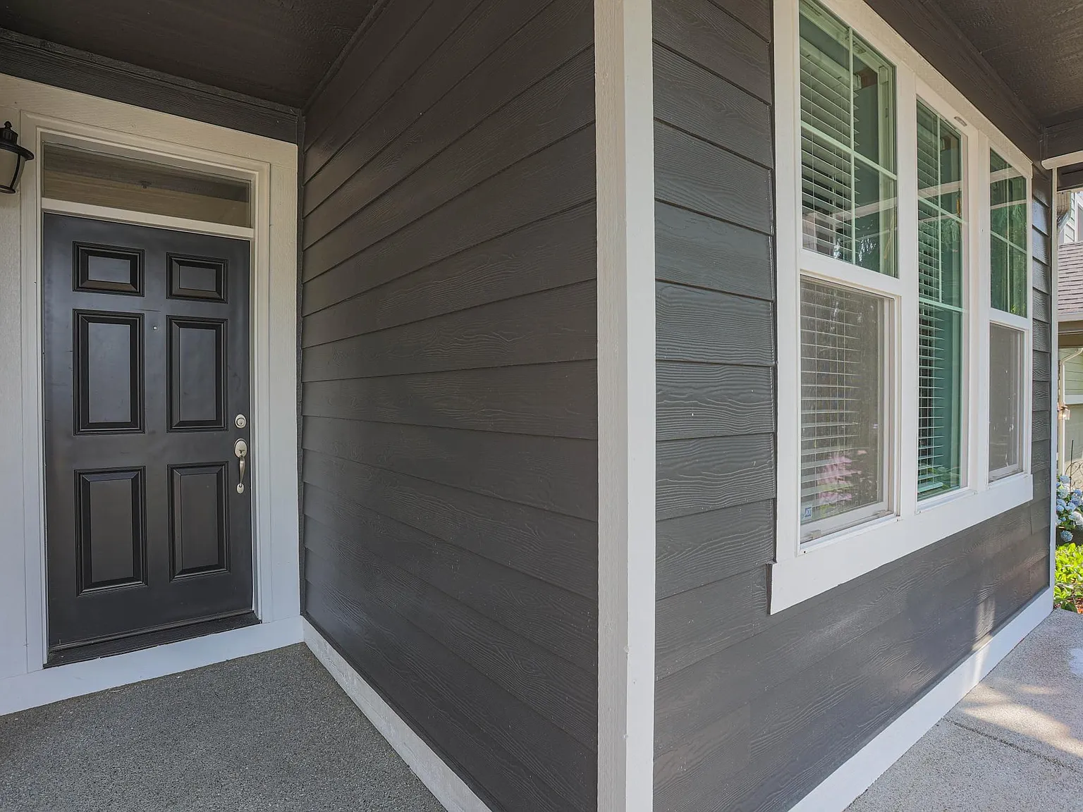 4 bed, 2.5 bath, 2808 sqft, $3,295 — Photo 2