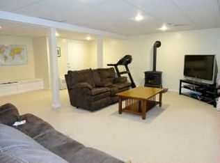 96 Hartford Ave, Granby, CT 06035