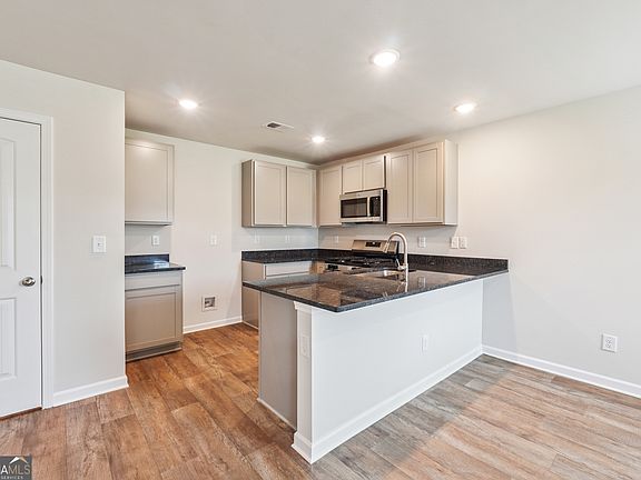 5th image of 210 Harris Walk #79