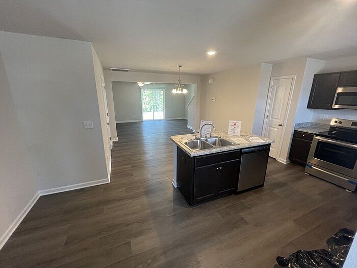 2nd image of 1097 Peony Ln