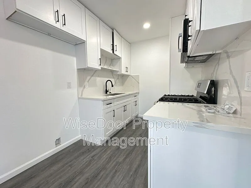 2 bed, 2.0 bath, 850 sqft, $2,795 — Photo 3
