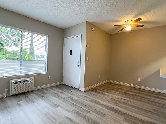 4th image of 4058 51st St #20