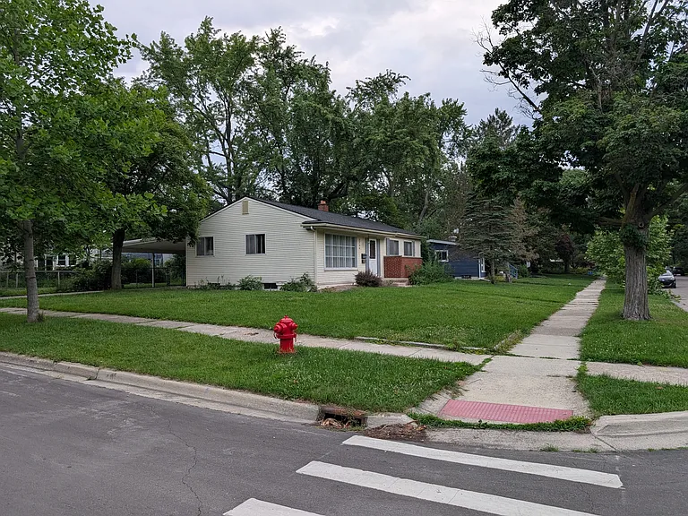 2734 Hampshire Rd — Photo 3