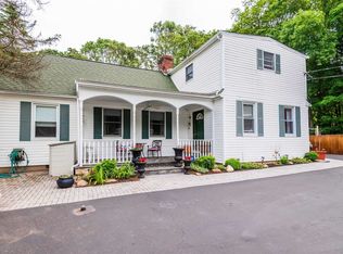 6 Round Swamp Rd, Huntington, NY 11743