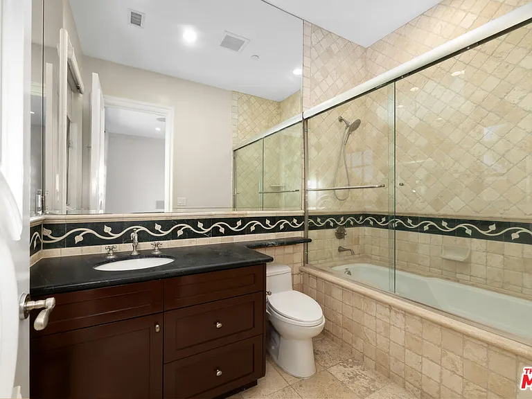 314 N Palm Dr — Photo 25
