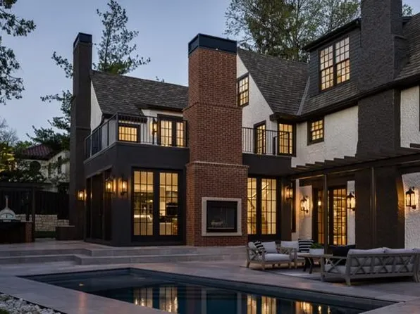 5930 Oakwood Rd, Mission Hills, KS 66208