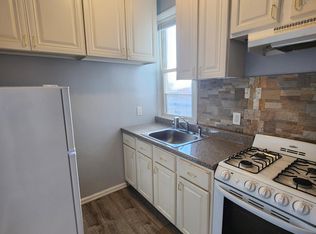 36 Hillside Ave APT 4, Williston Park, NY 11596